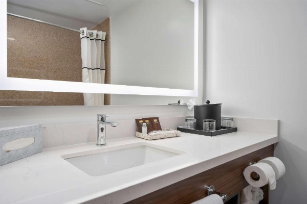 Best Western Plus Newport Mesa Inn image 24