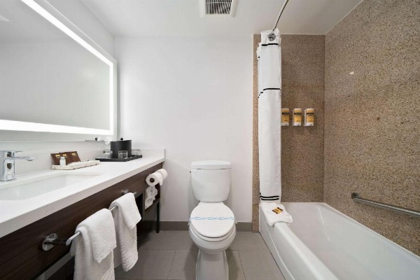 Best Western Plus Newport Mesa Inn image 25