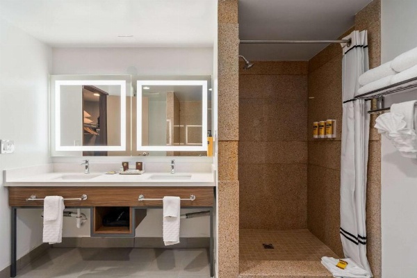 Best Western Plus Newport Mesa Inn image 26